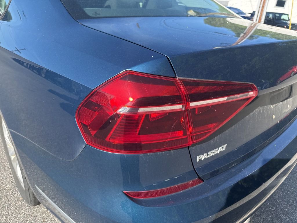 Used 2018 Volkswagen Passat 2.0T S FWD image 9
