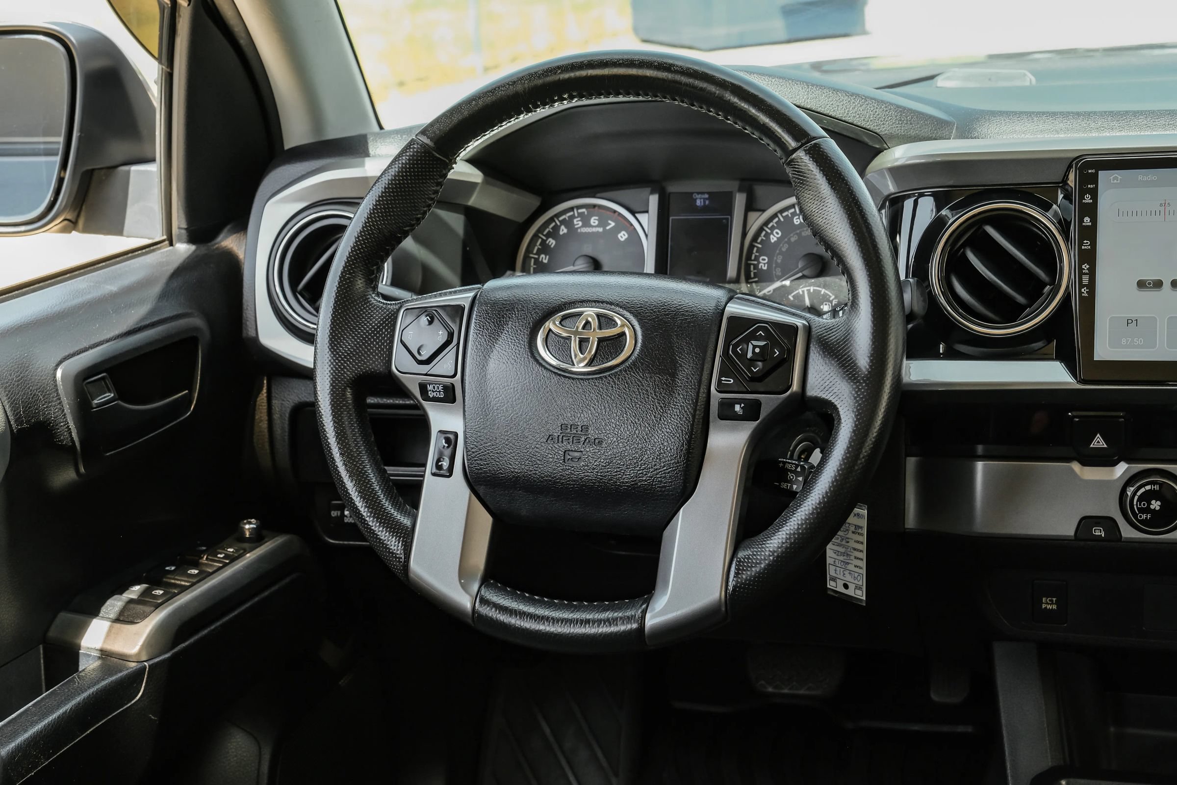 Used 2017 Toyota Tacoma SR5 RWD image 17