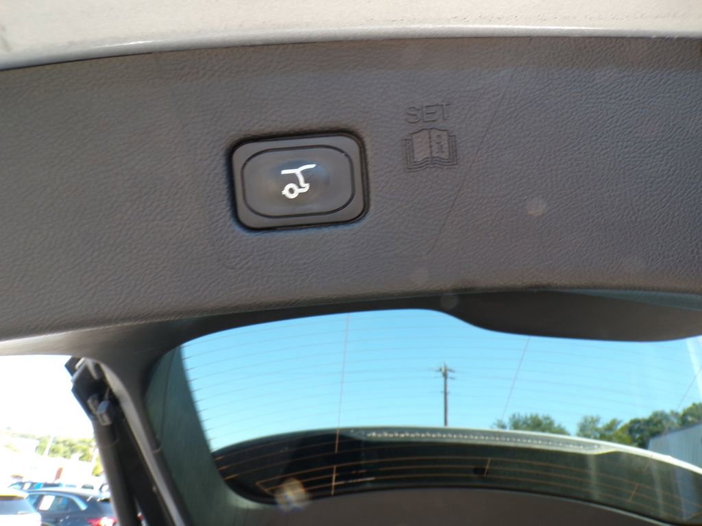 Used 2024 Ford Edge Titanium image 9