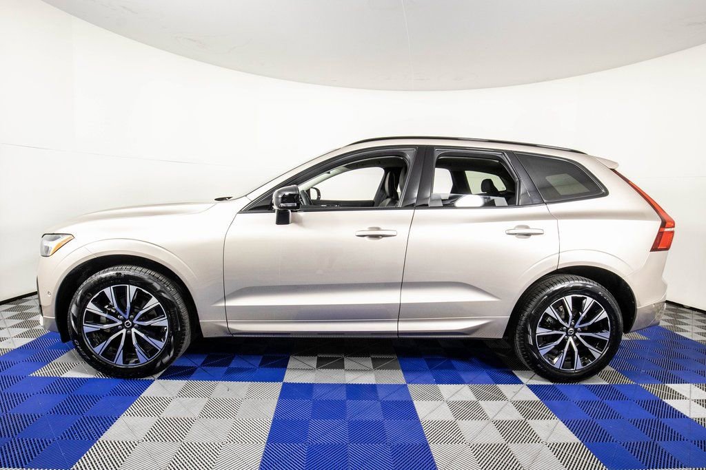 Used 2025 Volvo XC60 B5 Plus image 8