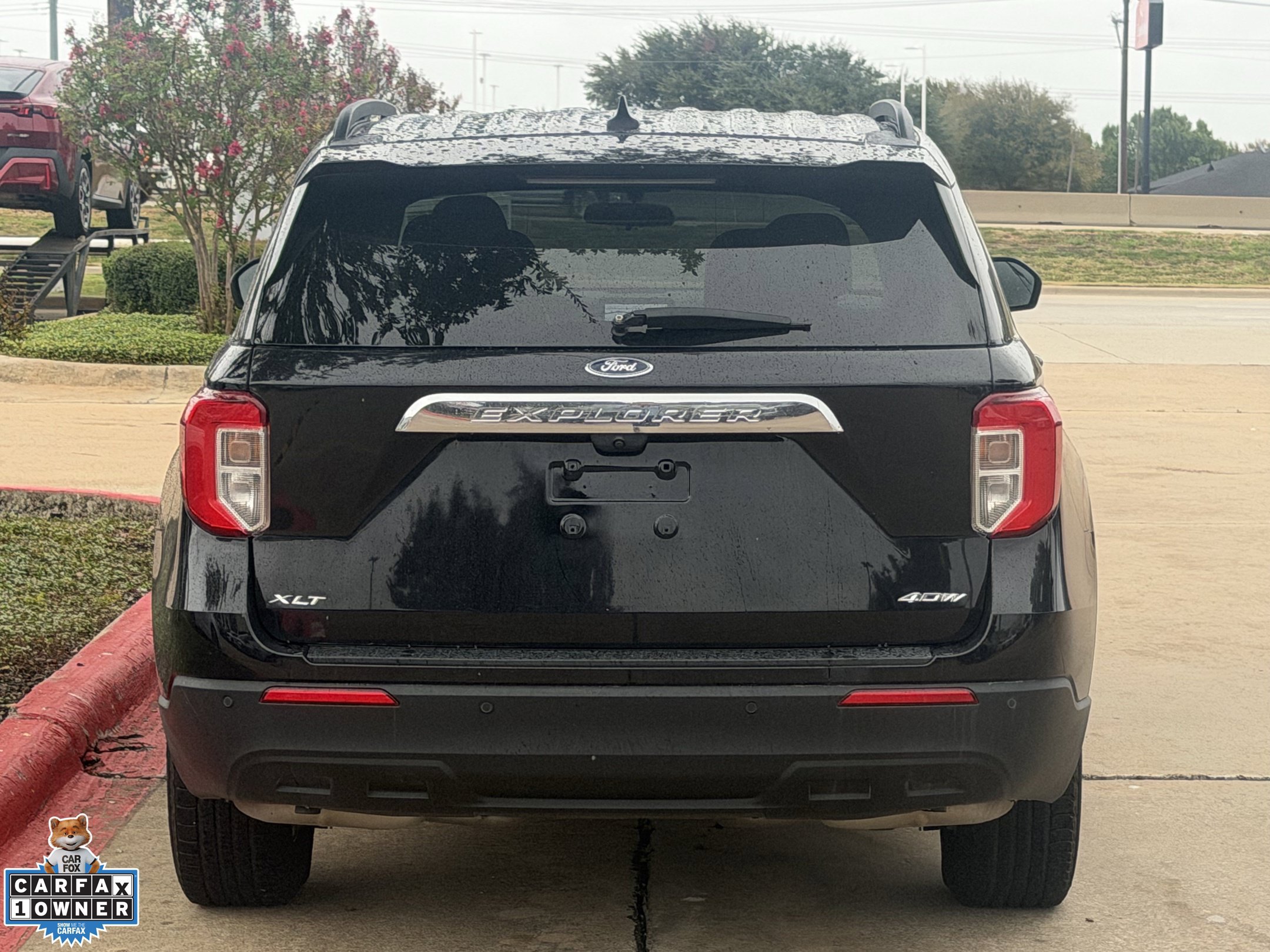 Used 2023 Ford Explorer XLT AWD/4WD image 6