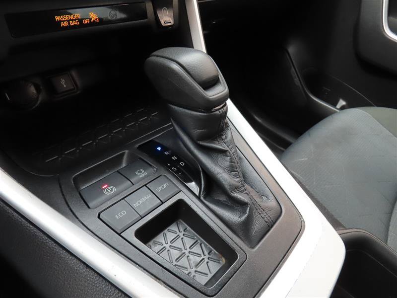 Used 2022 Toyota RAV4 XLE FWD image 24