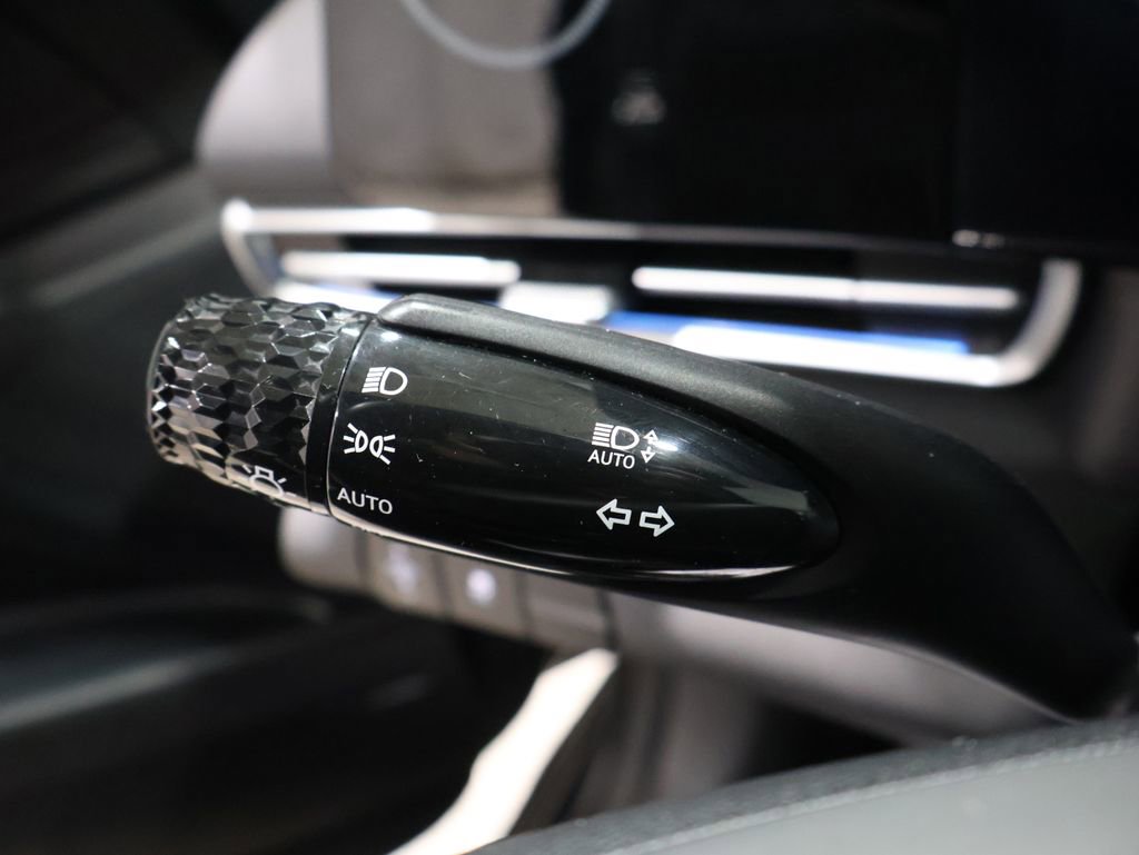 Used 2024 Hyundai Elantra Limited image 38