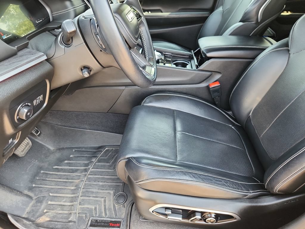 Certified 2022 Jeep Grand Cherokee Overland w/ Luxury Tech Group IV AWD/4WD image 7