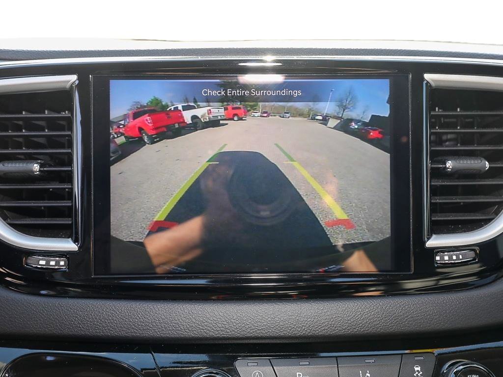 Used 2024 Chrysler Pacifica Touring-L FWD image 17