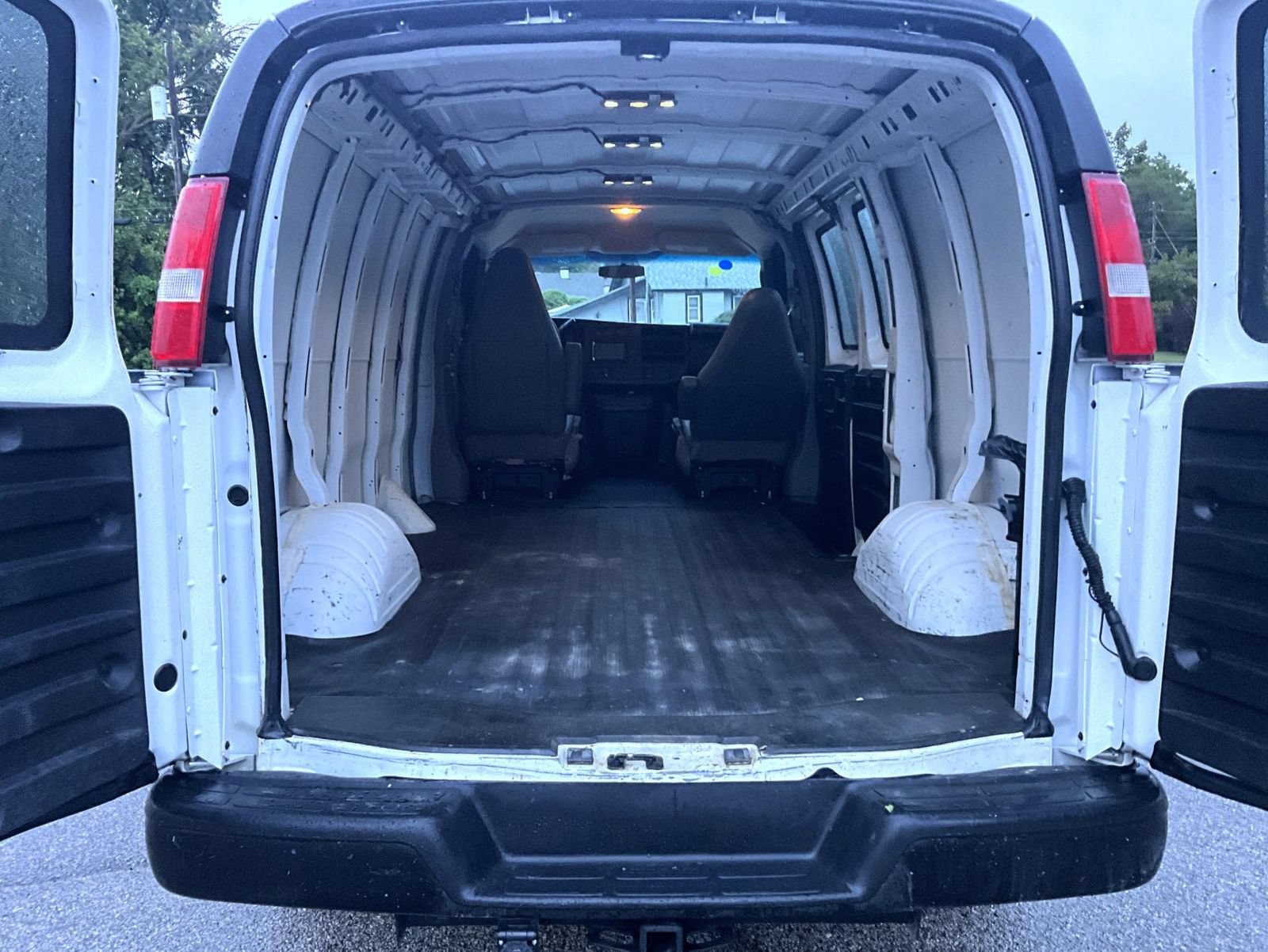 Used 2016 GMC Savana 2500 RWD image 9
