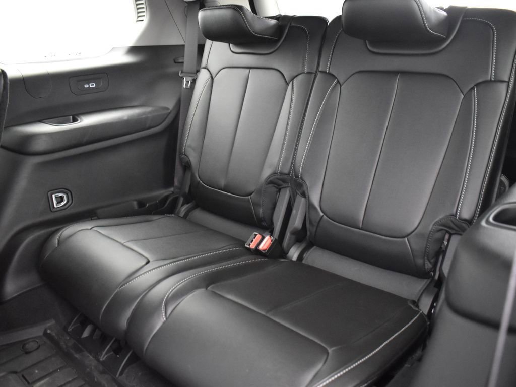 Used 2023 Jeep Grand Cherokee L Limited image 24