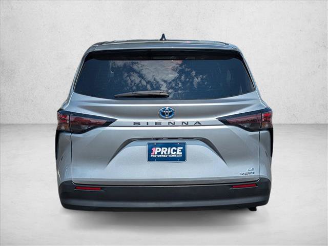 Used 2024 Toyota Sienna LE FWD image 7