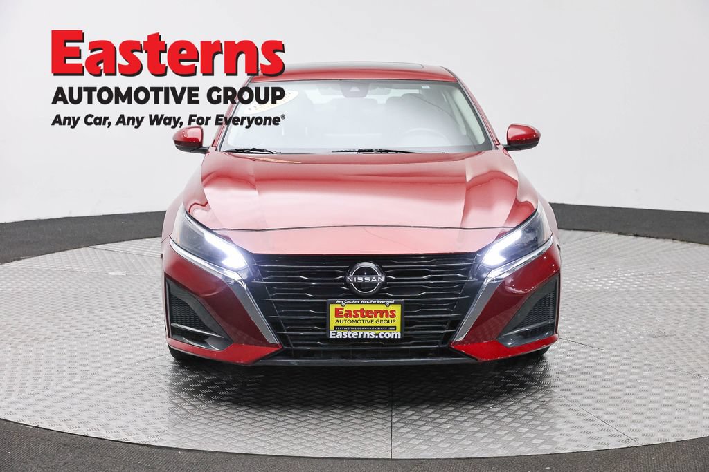 Used 2024 Nissan Altima 2.5 SV w/ SV Premium Package FWD image 2