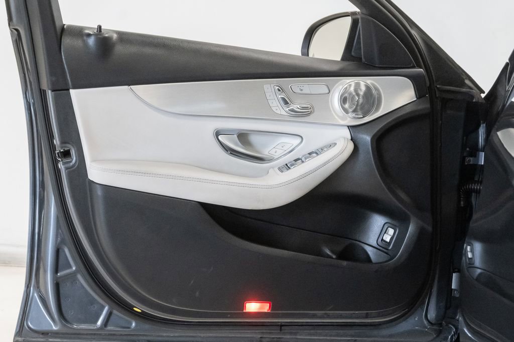 Used 2016 Mercedes-Benz C 300 4MATIC Sedan image 8