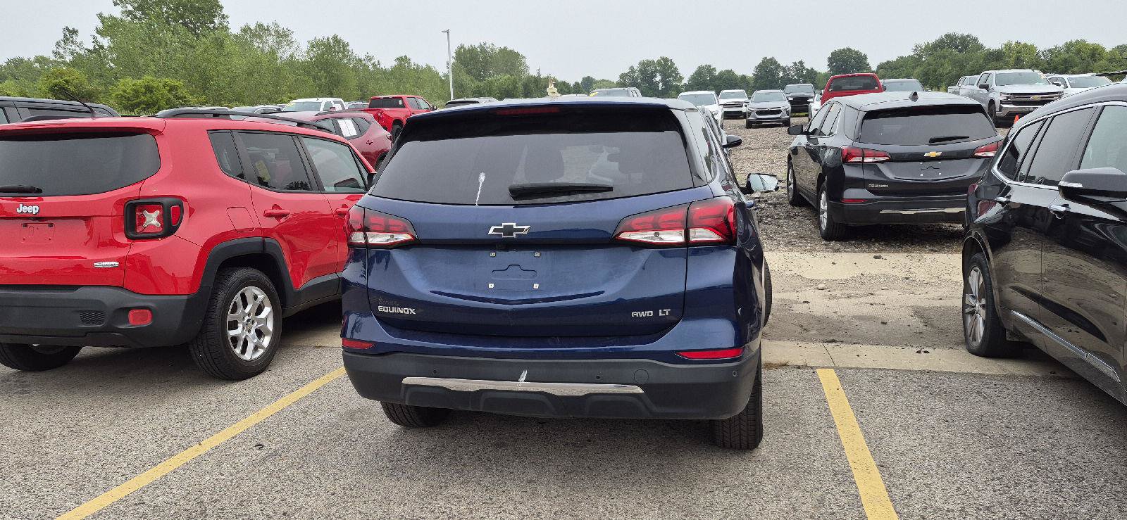 Used 2022 Chevrolet Equinox LT AWD/4WD image 2