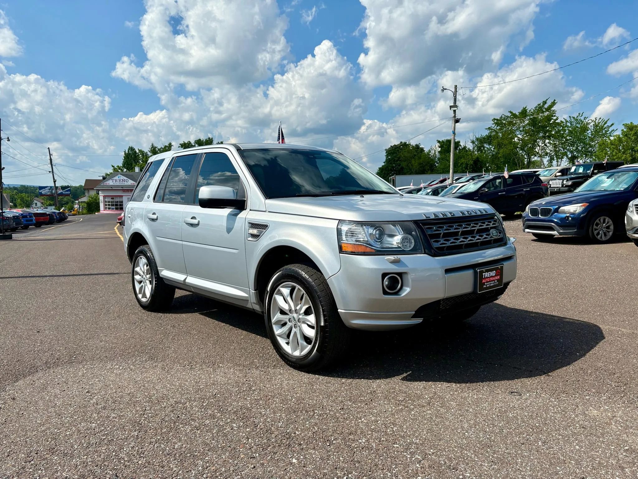 Used 2014 Land Rover LR2 HSE image 7