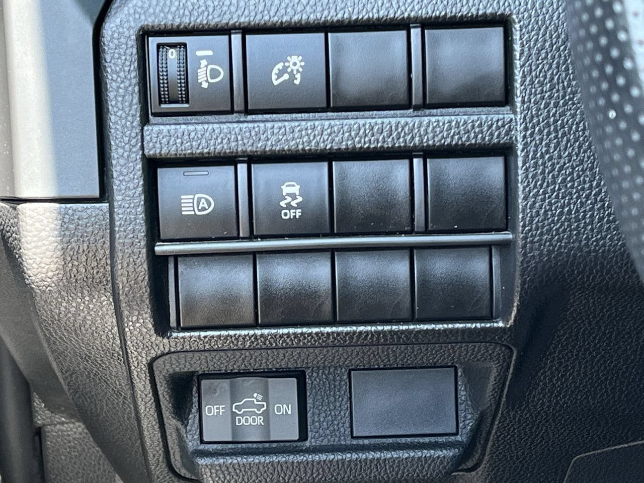 Used 2025 Toyota Tacoma SR AWD/4WD image 20