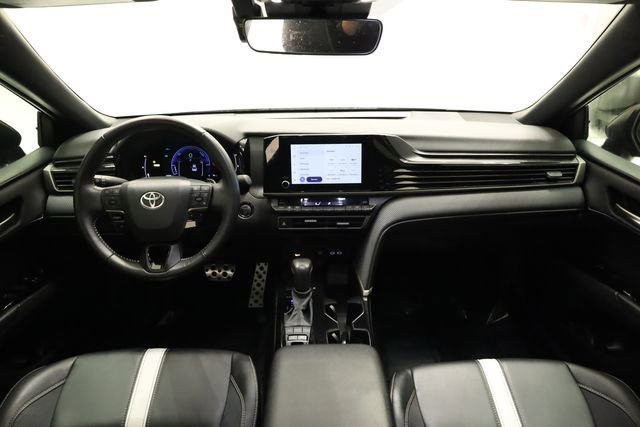 Used 2025 Toyota Camry SE image 17