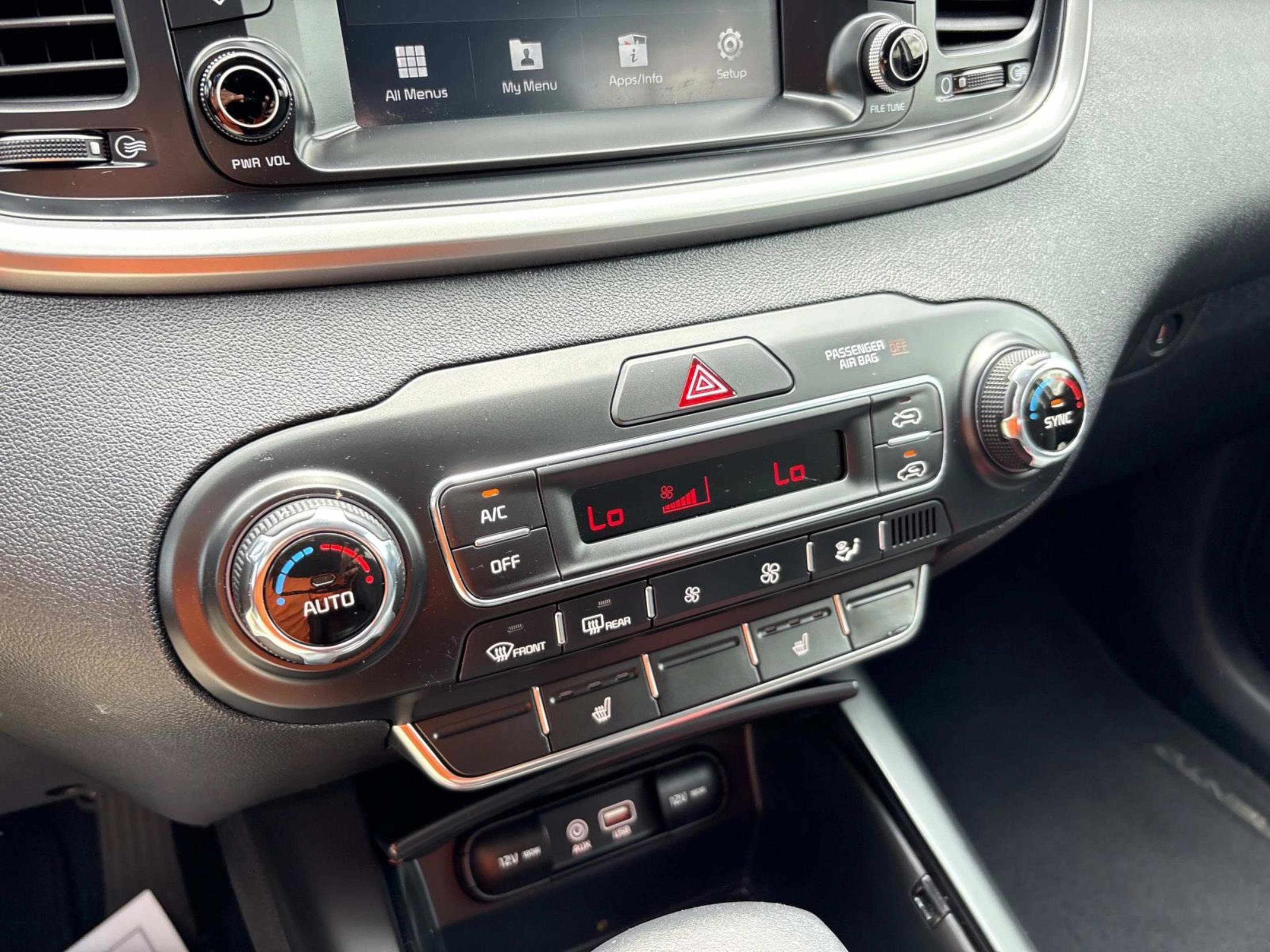 Used 2020 Kia Sorento LX w/ LX I4 Convenience Package image 29