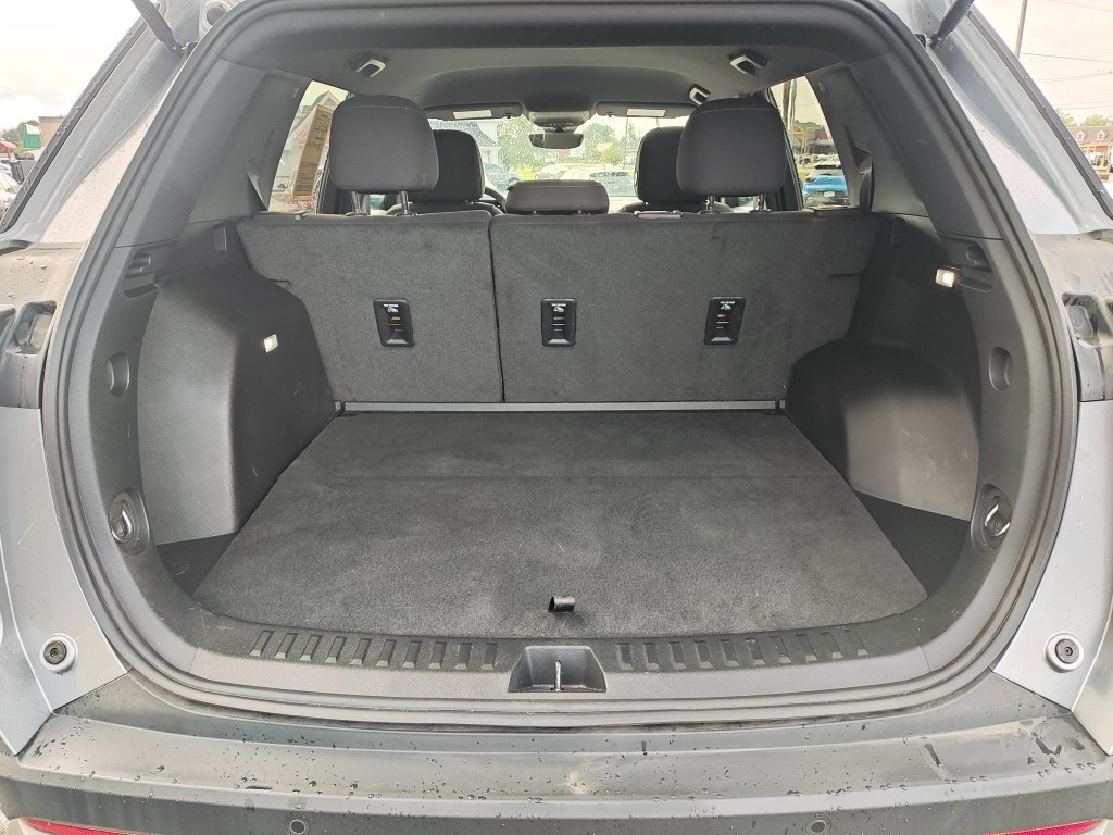 Used 2025 Chevrolet Equinox LT w/ Safety and Technology Package FWD image 9