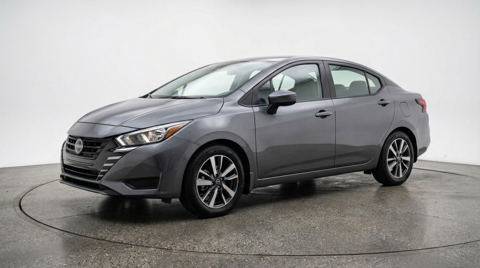 Used 2025 Nissan Versa SV image 3