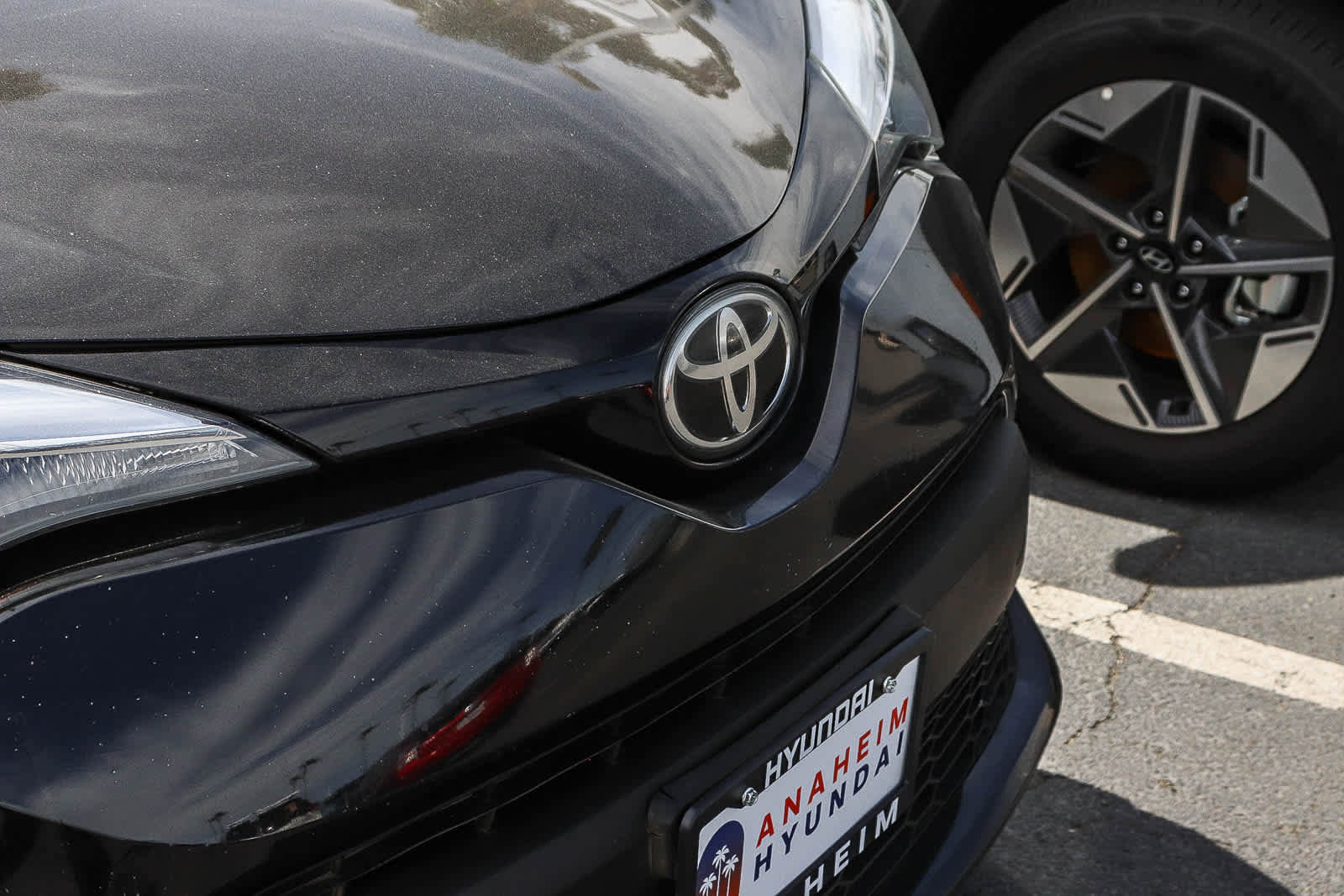 Used 2020 Toyota C-HR XLE image 3