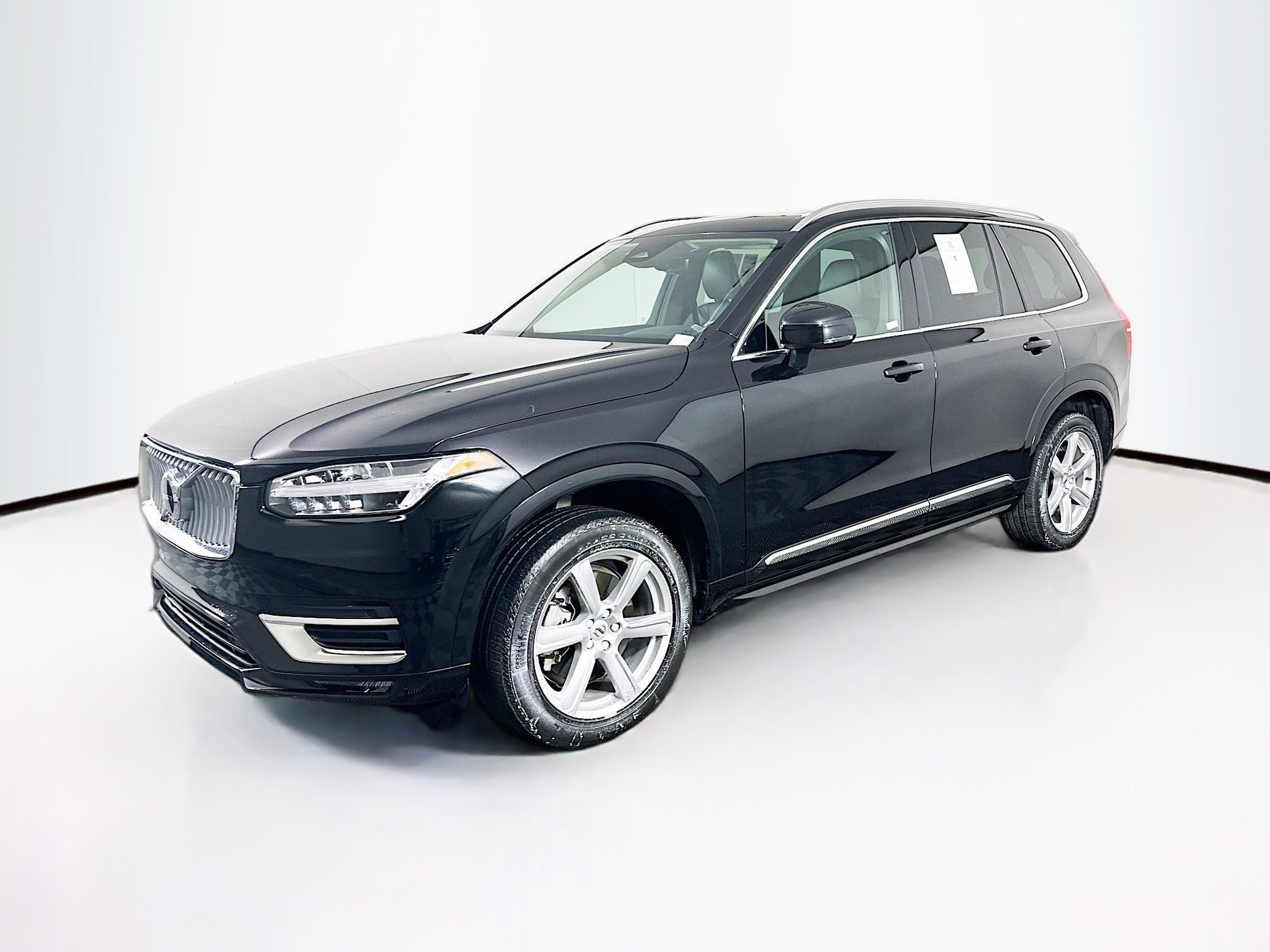 Used 2024 Volvo XC90 B5 Core image 3