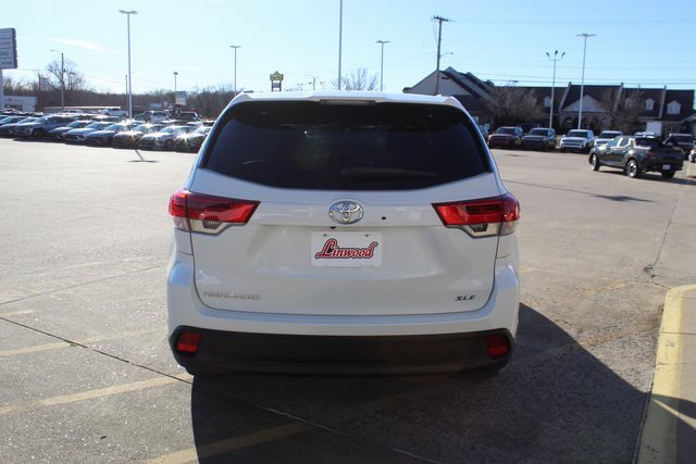 Used 2018 Toyota Highlander SE image 3