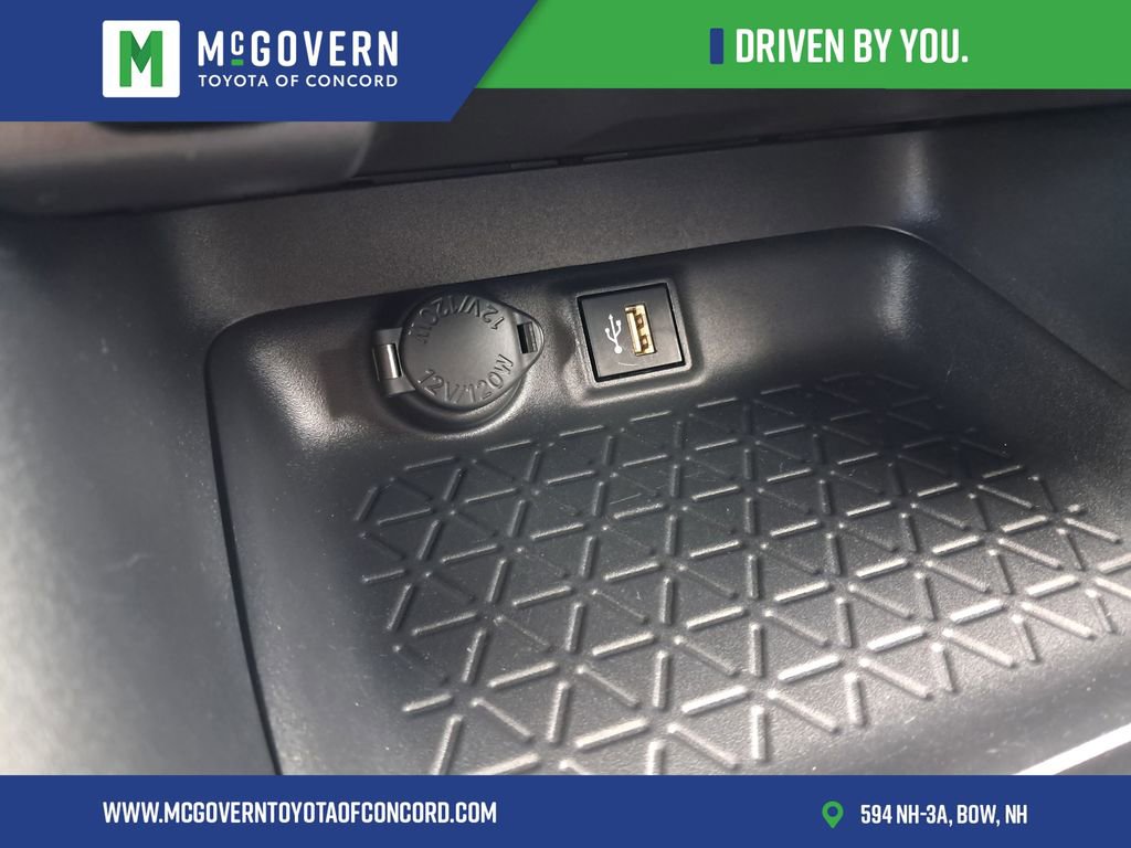 Used 2025 Toyota RAV4 LE image 29