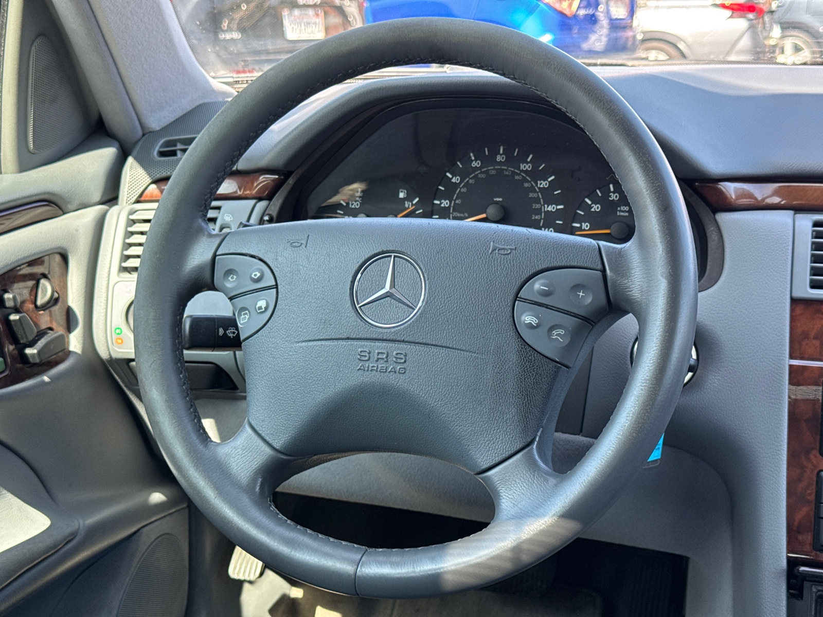 Used 2000 Mercedes-Benz E 320 Sedan image 12