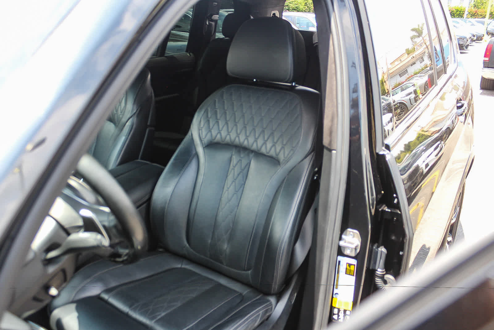 Used 2022 BMW X7 xDrive40i w/ M Sport Package AWD/4WD image 34
