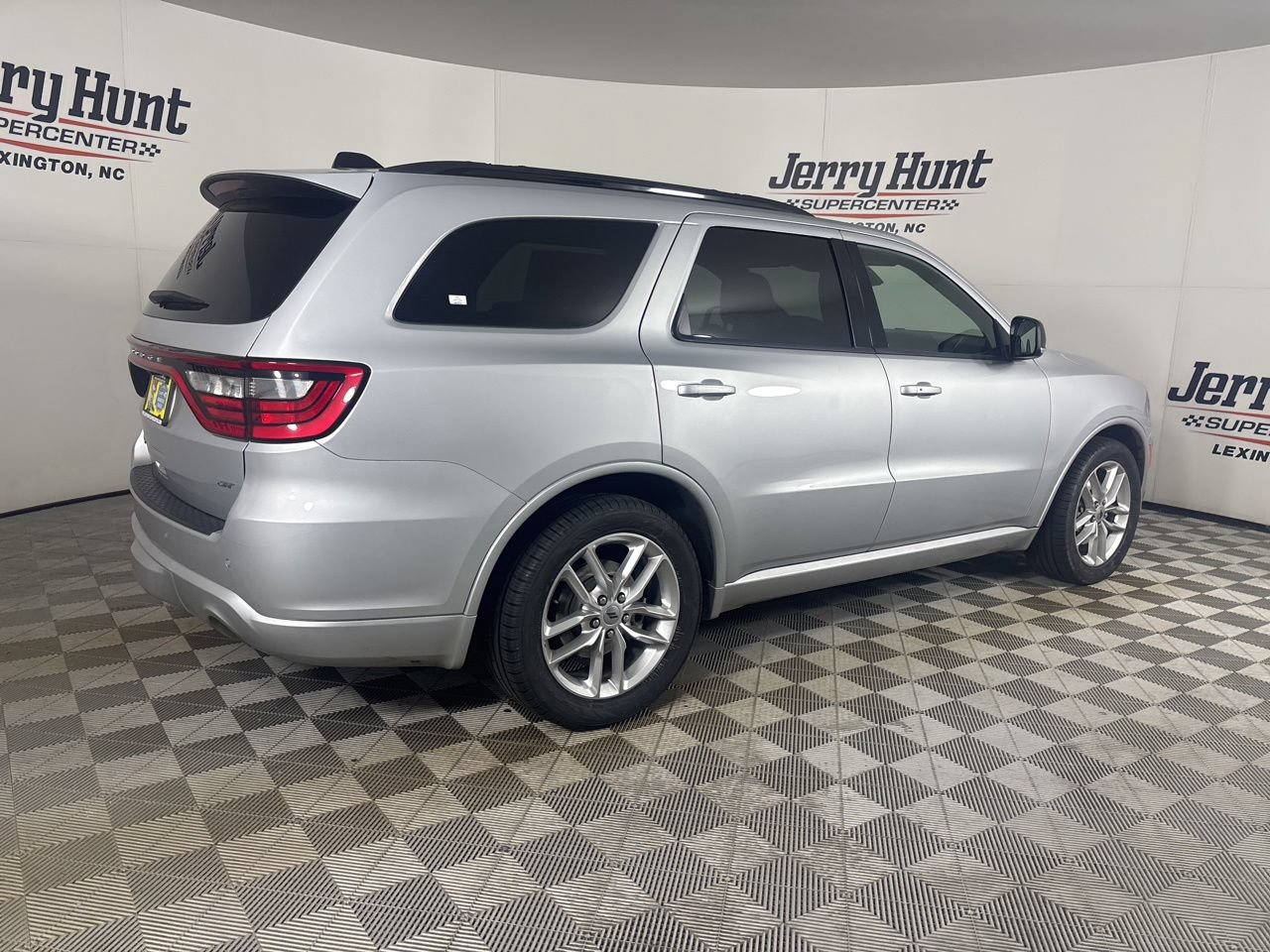 Used 2024 Dodge Durango GT RWD image 3