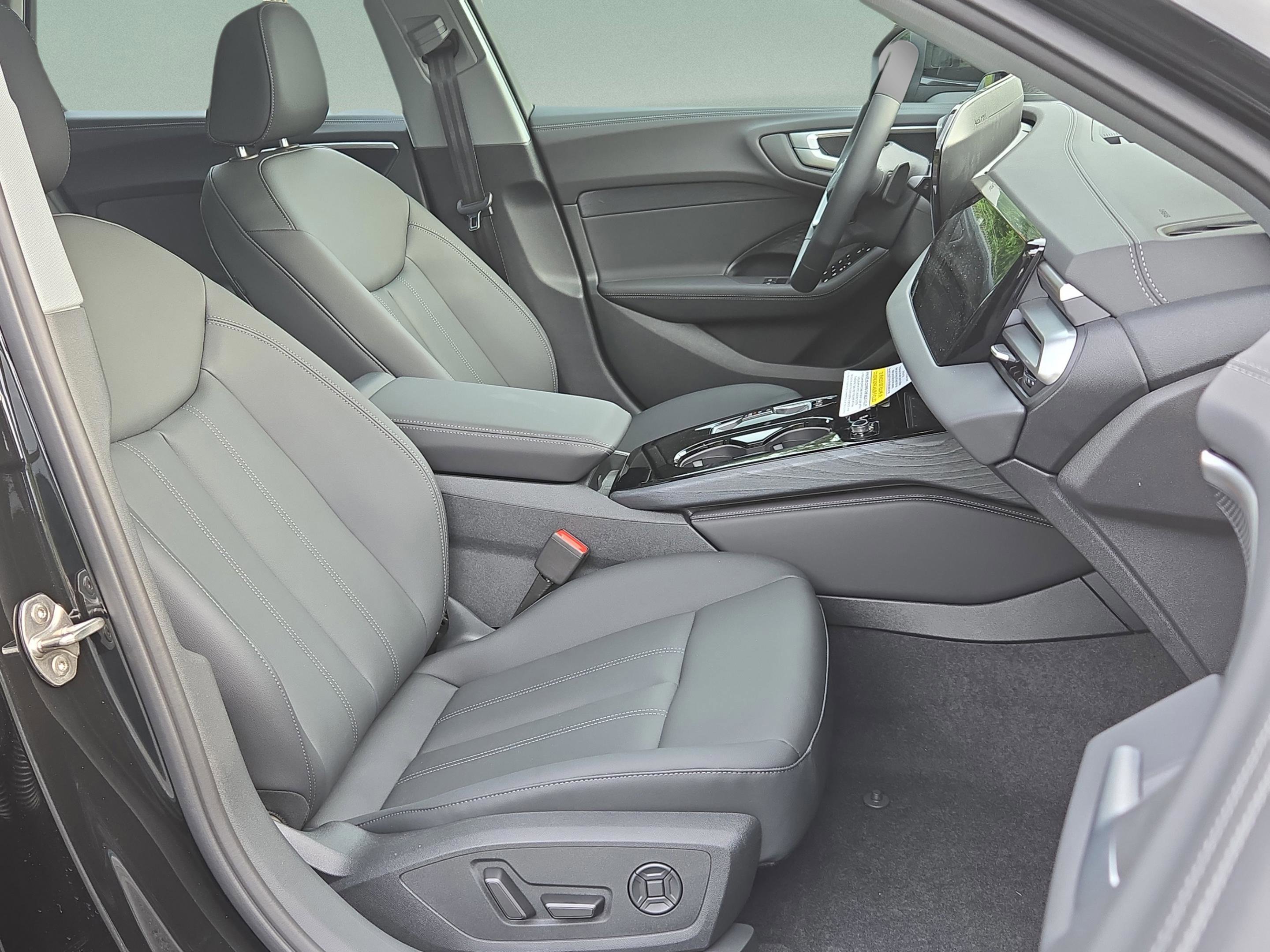 Used 2025 Audi A5 2.0T Premium w/ Convenience Package AWD/4WD image 15