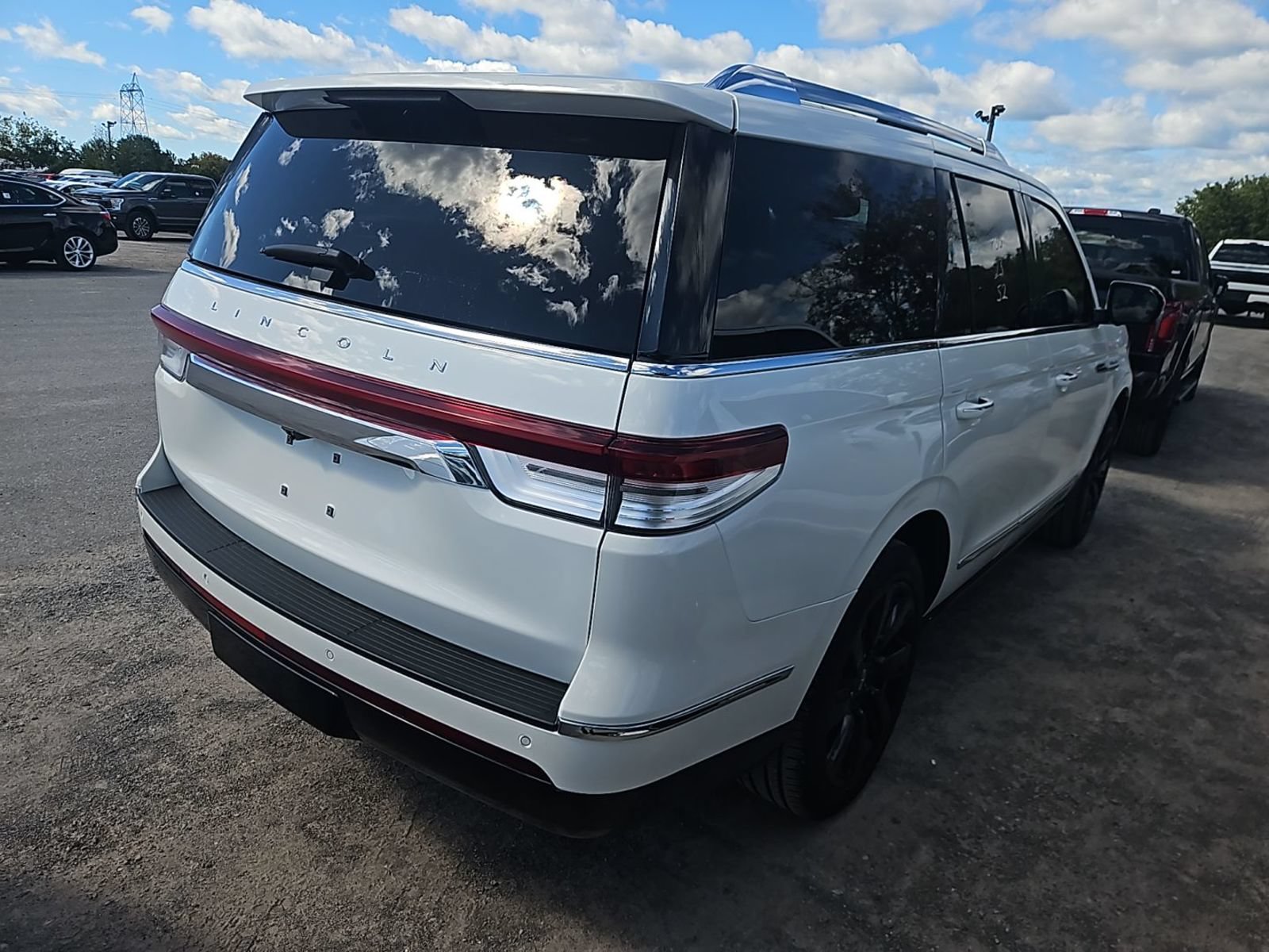 Used 2023 Lincoln Navigator Reserve w/ Equipment Group 201A AWD/4WD image 2
