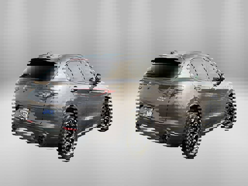 Used 2024 Alfa Romeo Stelvio Ti image 4