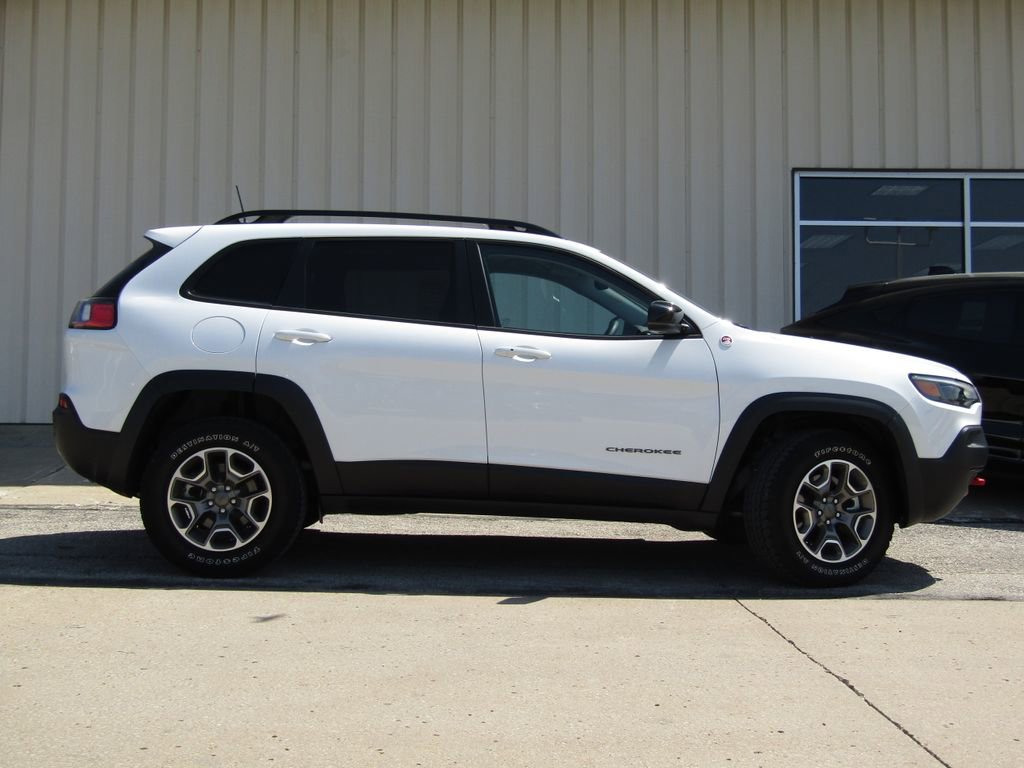 Used 2022 Jeep Cherokee Trailhawk w/ Premium Leather Package AWD/4WD image 2