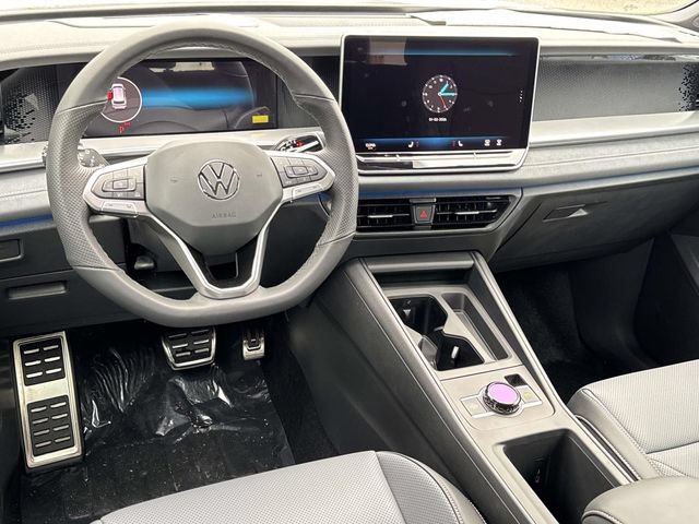 New 2026 Volkswagen Tiguan SE R-Line FWD image 6