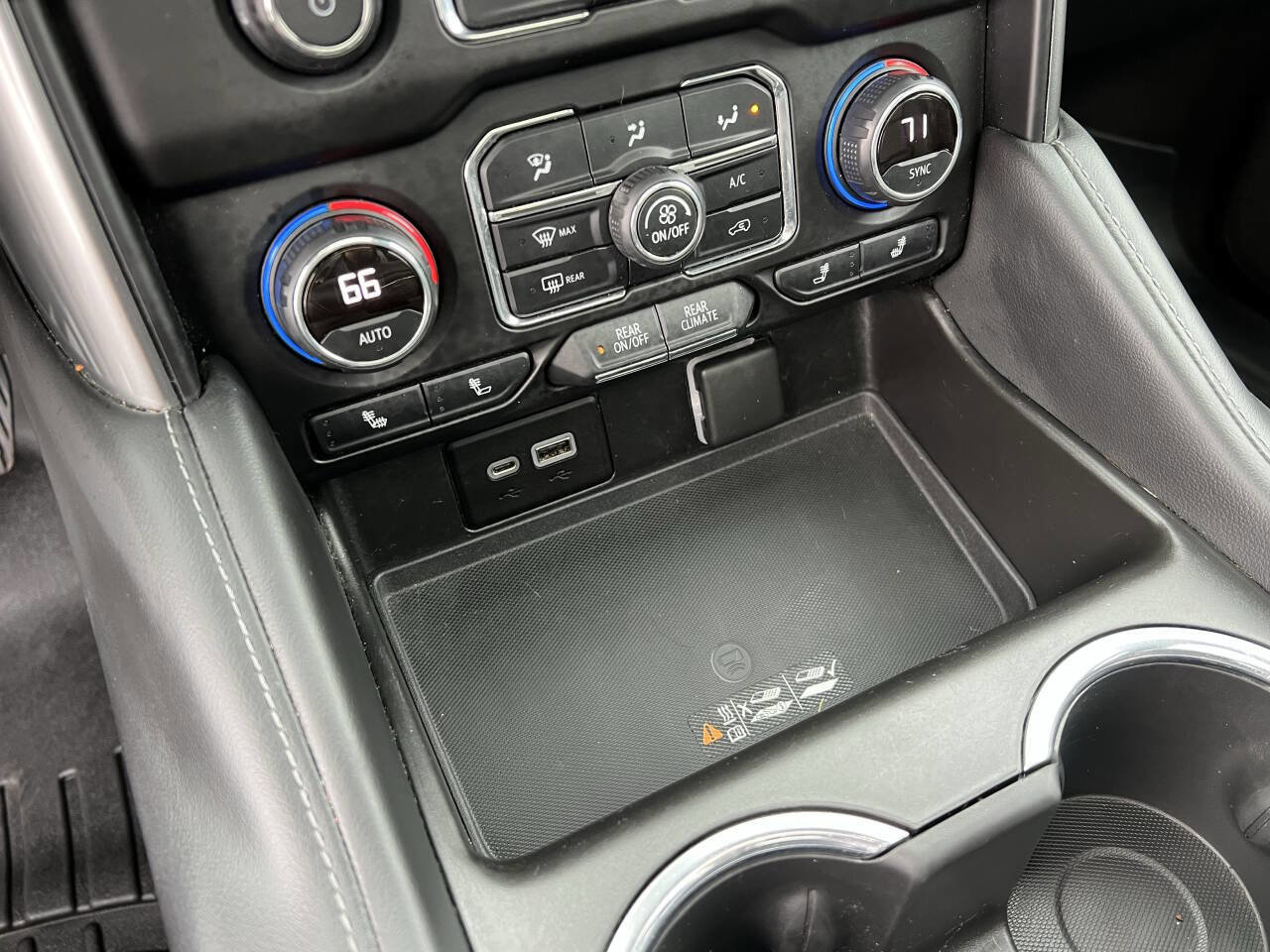 Used 2021 Chevrolet Suburban Z71 w/ Z71 Signature Package image 20