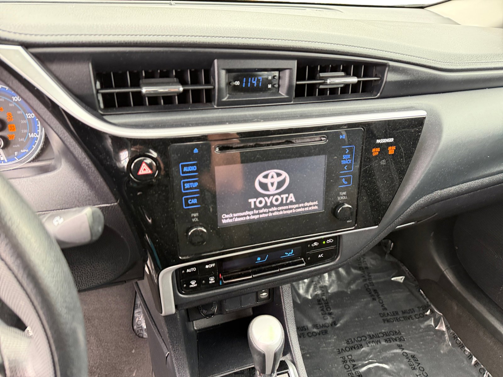 Used 2017 Toyota Corolla LE image 12