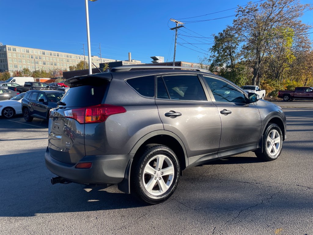 Used 2014 Toyota RAV4 XLE AWD/4WD image 5