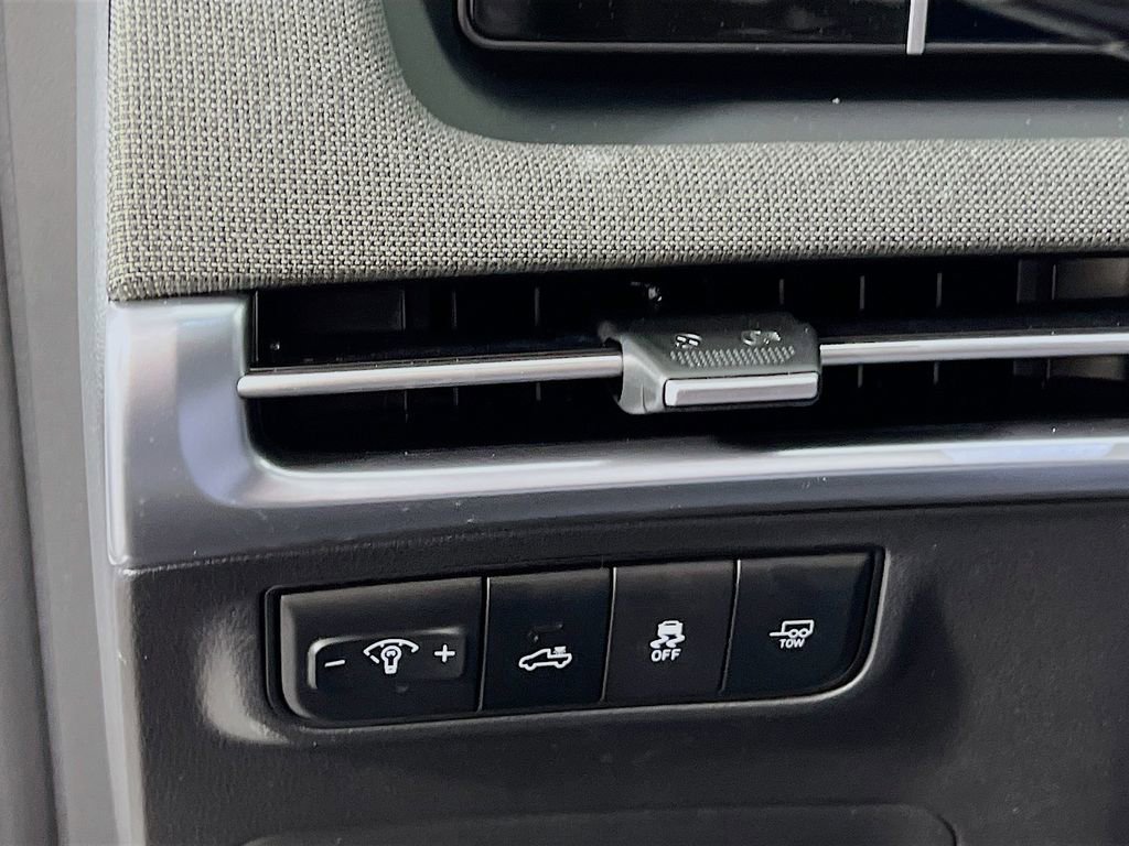 New 2025 Hyundai Santa Cruz Limited image 9