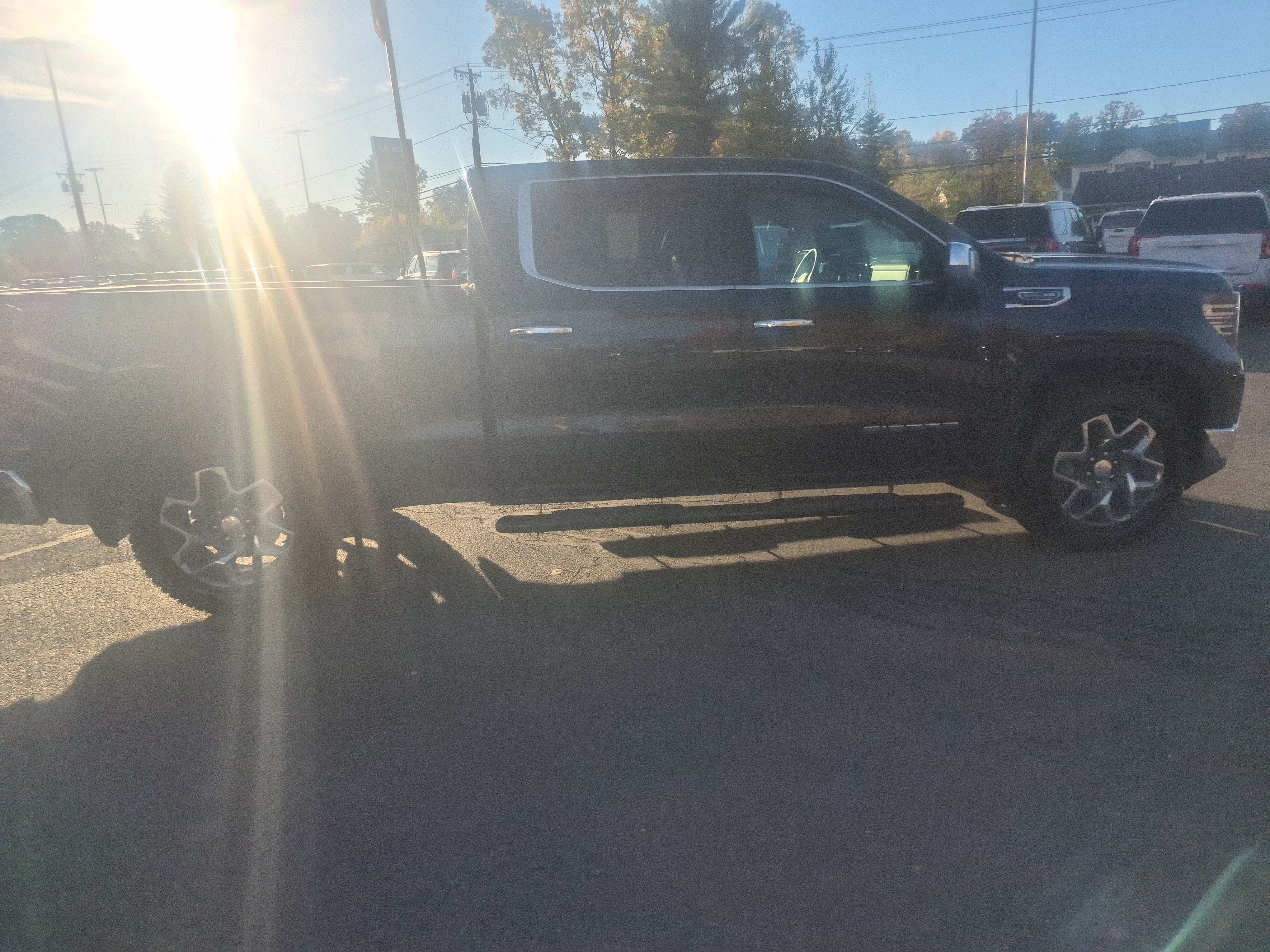 Used 2023 GMC Sierra 1500 SLT w/ SLT Convenience Package AWD/4WD image 5