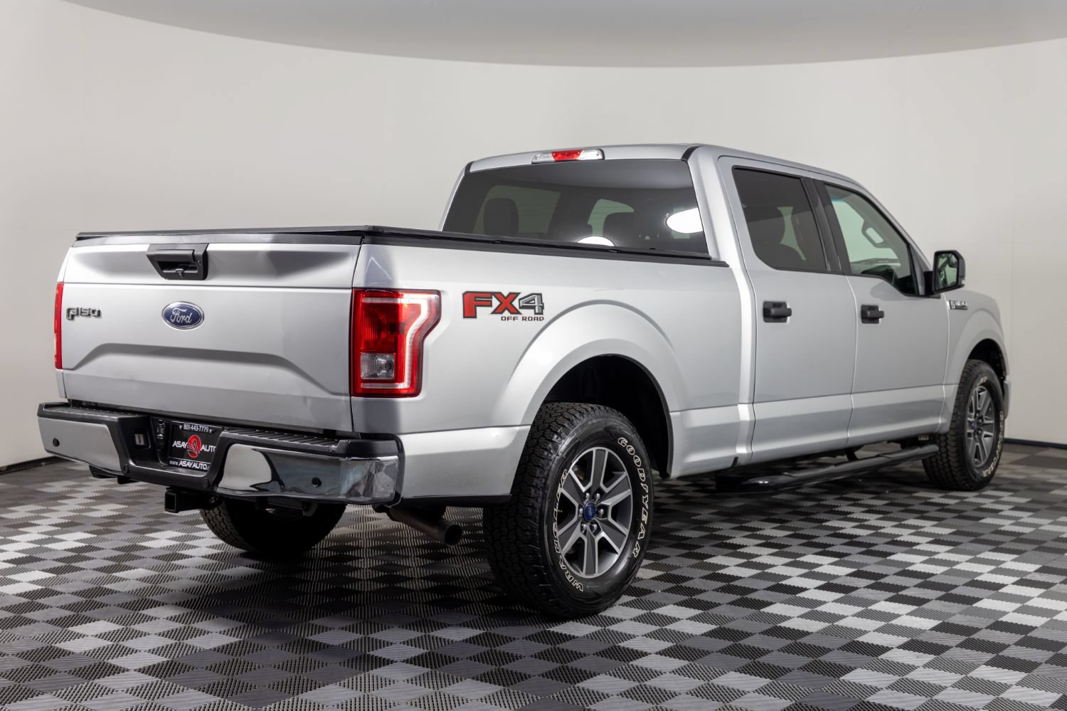 Used 2017 Ford F150 XLT w/ Equipment Group 301A Mid AWD/4WD image 7
