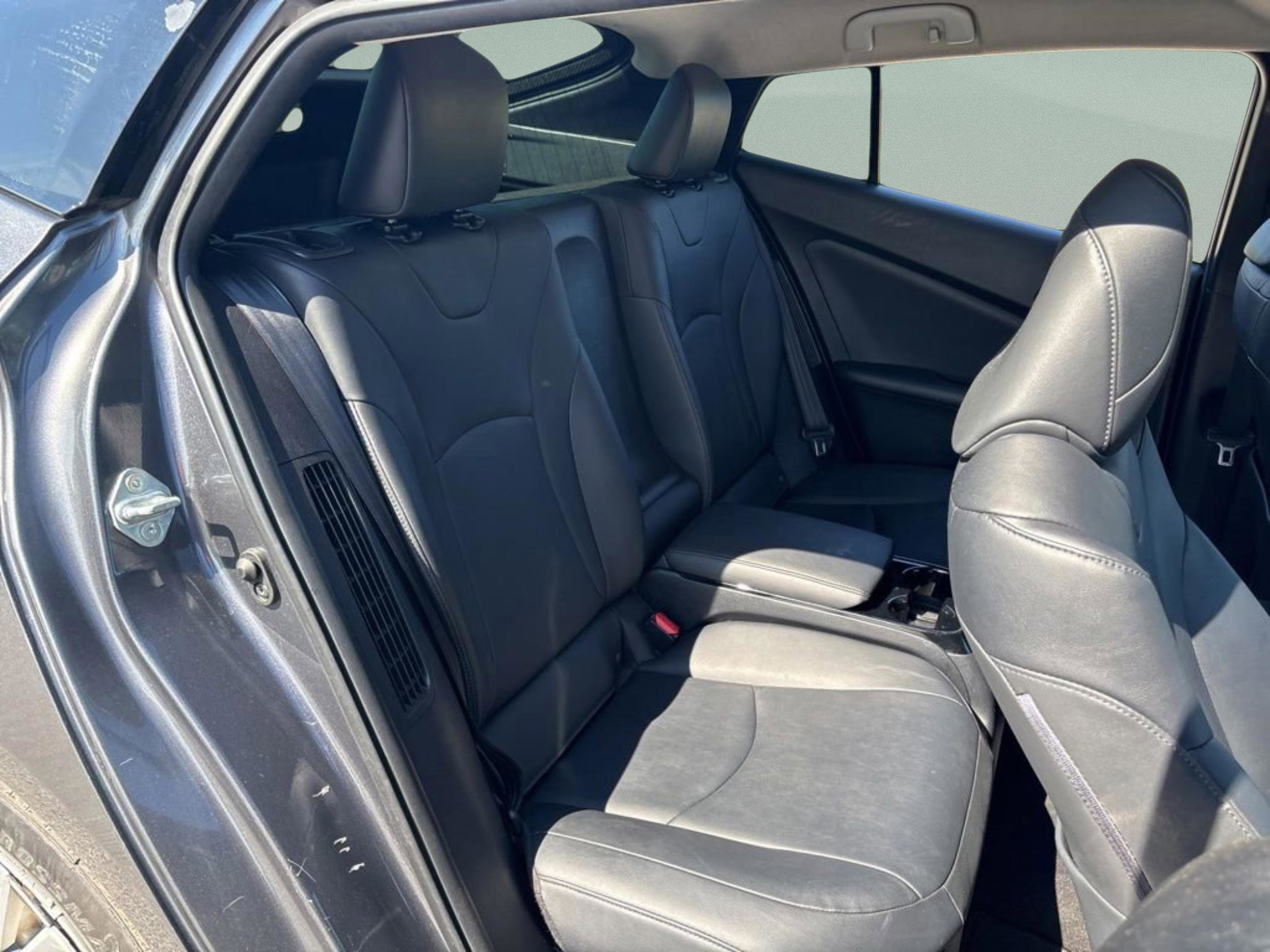 Used 2017 Toyota Prius Prime Advanced w/ Carpet Mat Package FWD image 22