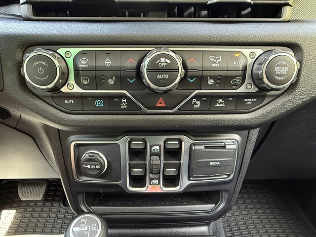 Used 2024 Jeep Wrangler Unlimited w/ Dual Top Group image 24