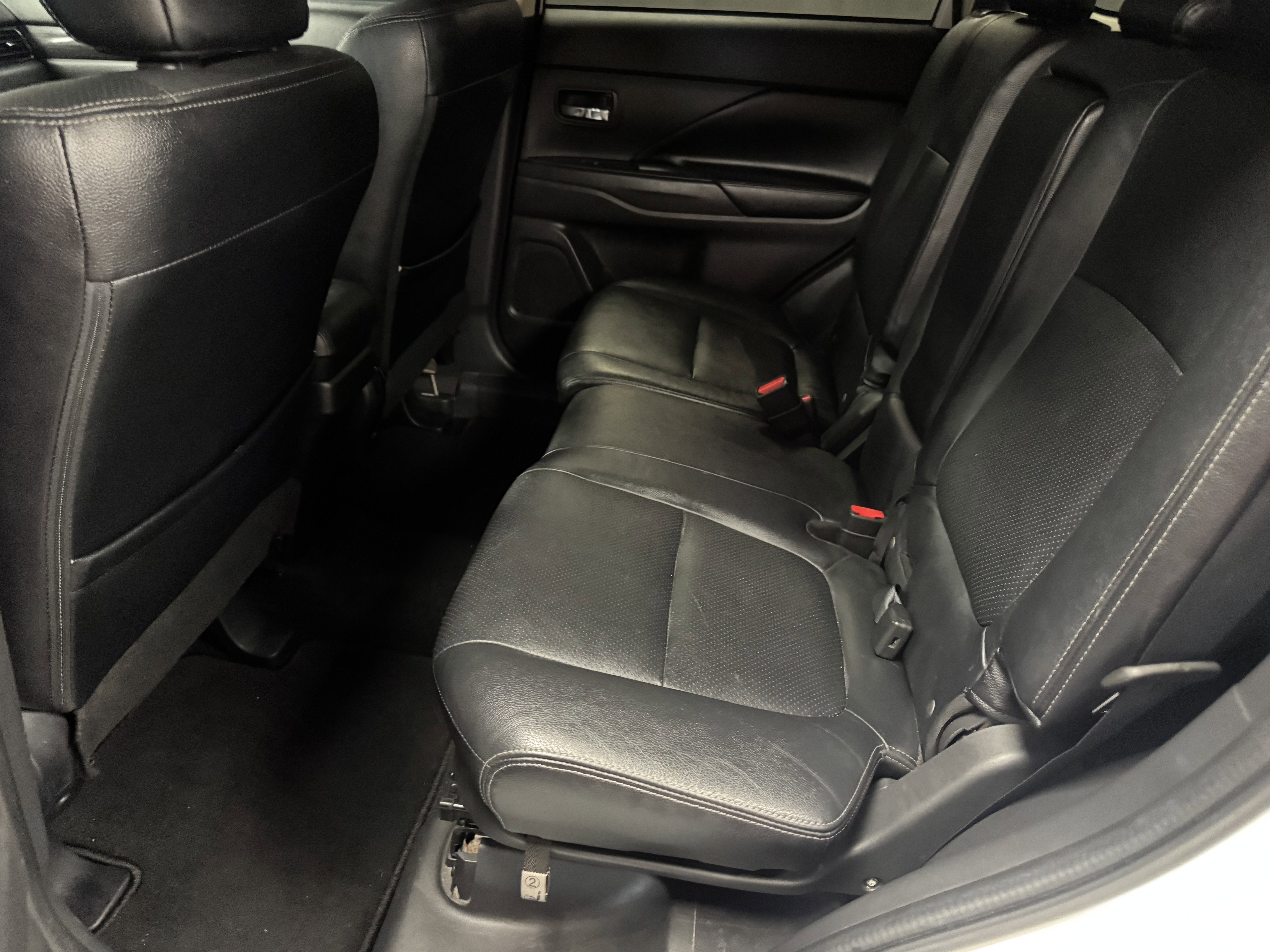 Used 2017 Mitsubishi Outlander SEL AWD/4WD image 14