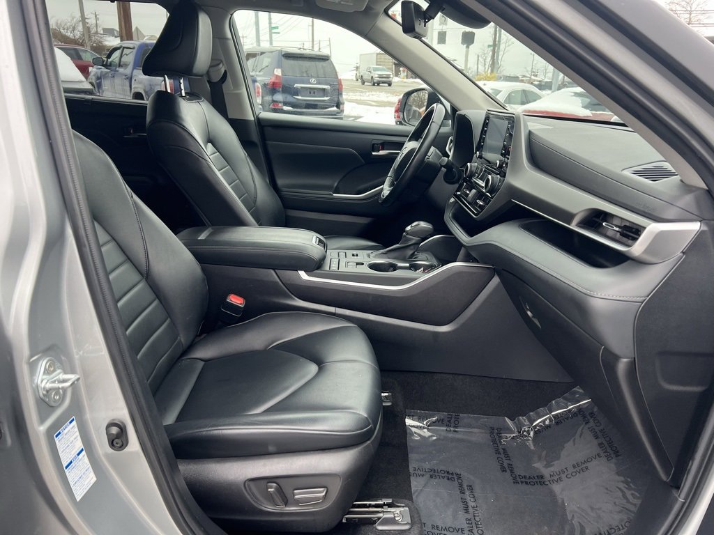 Used 2022 Toyota Highlander XLE image 24