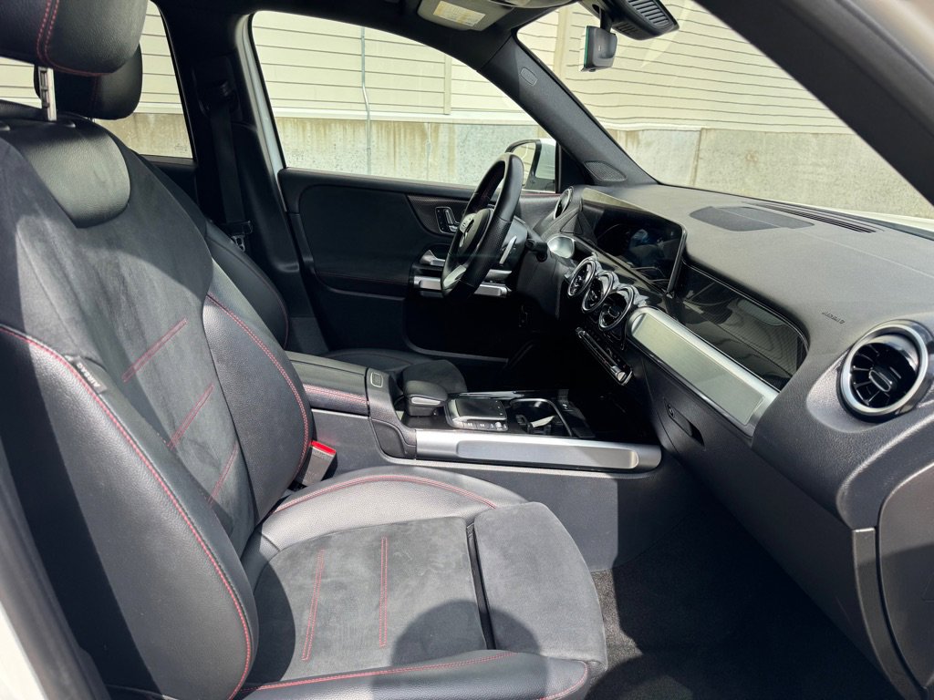 Used 2021 Mercedes-Benz GLB 250 4MATIC image 28