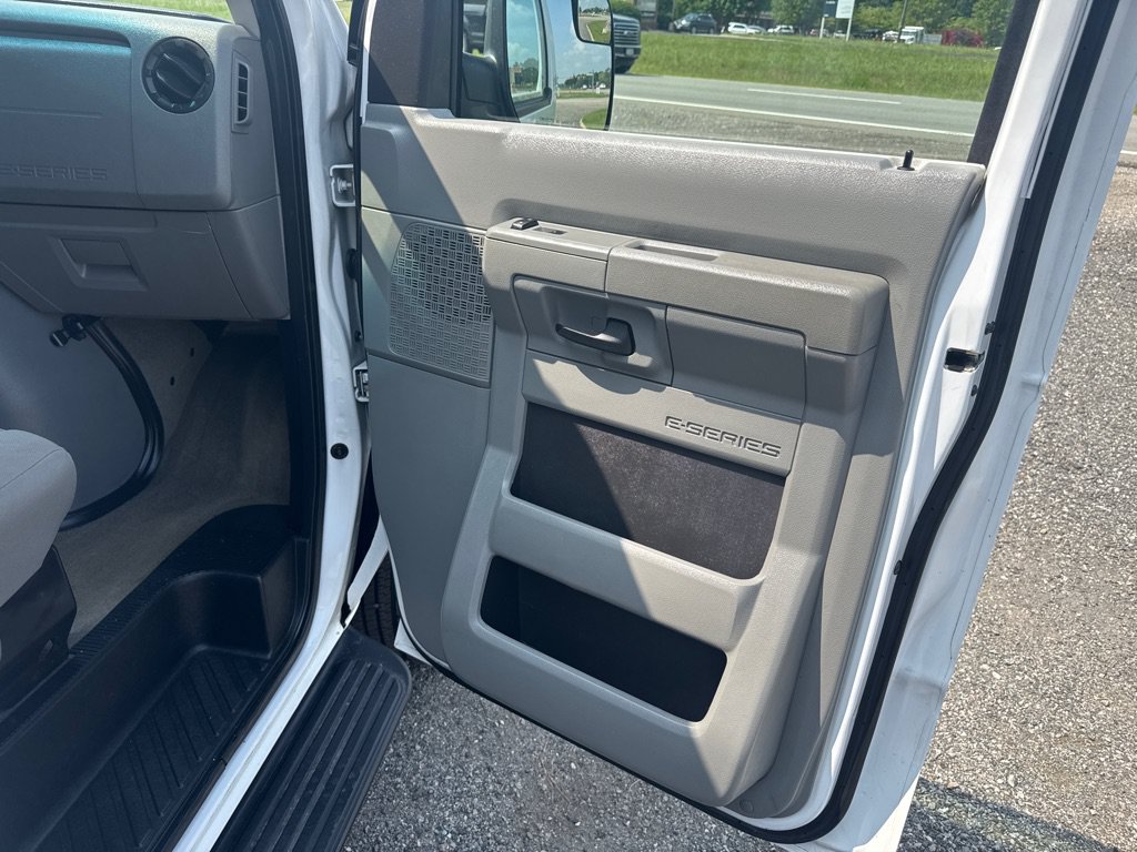 Used 2013 Ford E-350 and Econoline 350 XLT RWD image 25