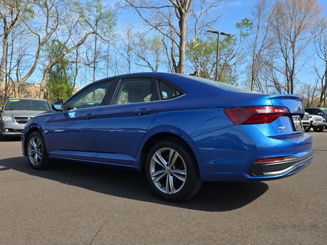 Used 2024 Volkswagen Jetta SE image 3