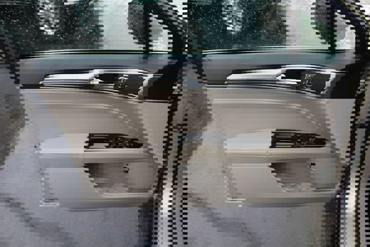 Used 2019 Ford Fusion SEL image 18