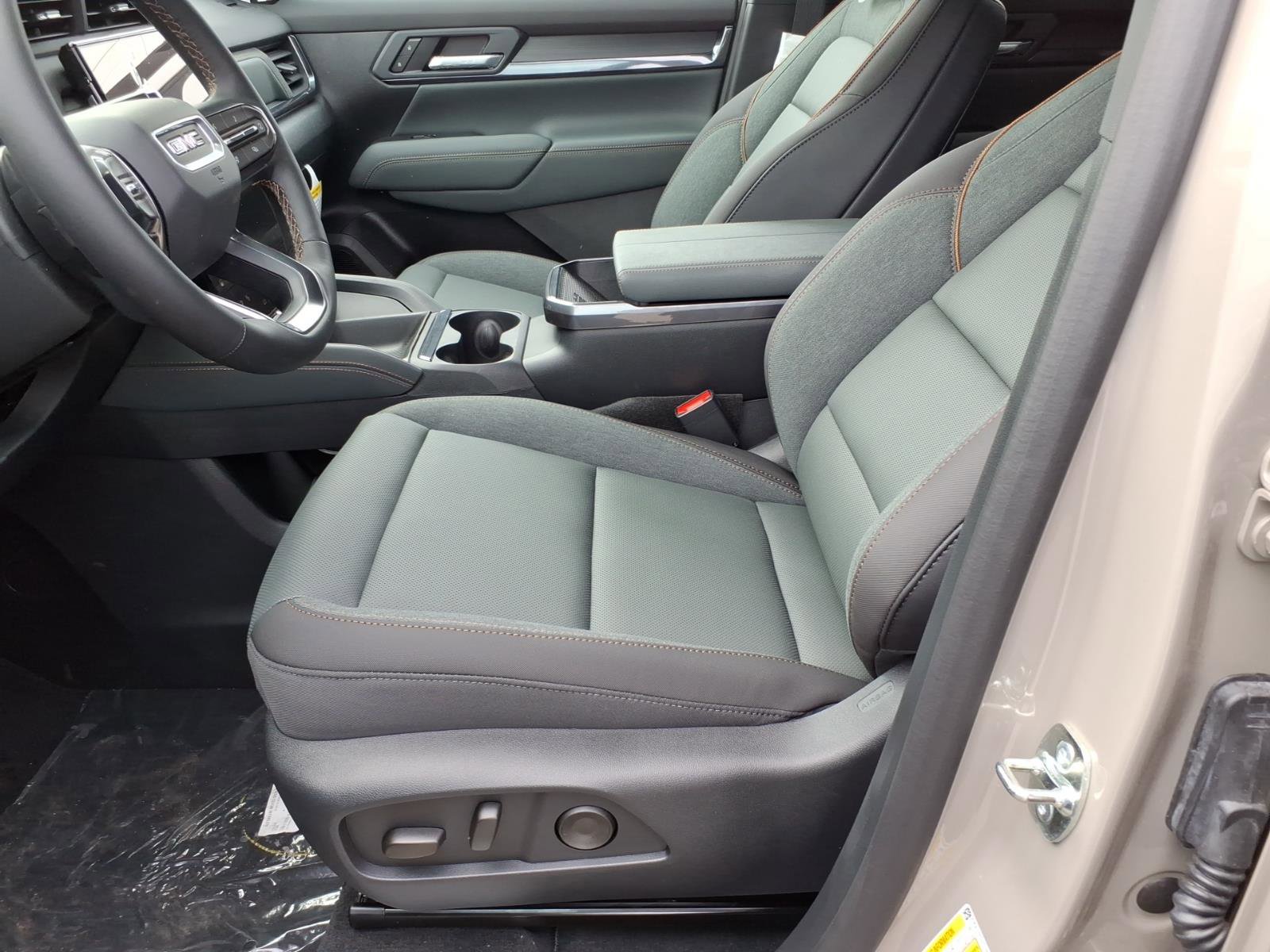 New 2026 GMC Terrain AT4 w/ Technology Package II AWD/4WD image 13