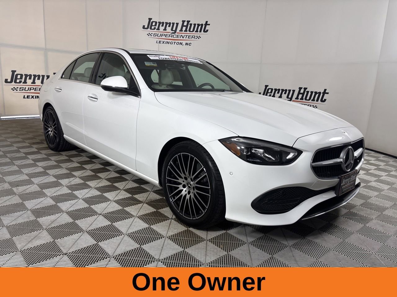 Used 2025 Mercedes-Benz C 300 4MATIC Sedan image 4