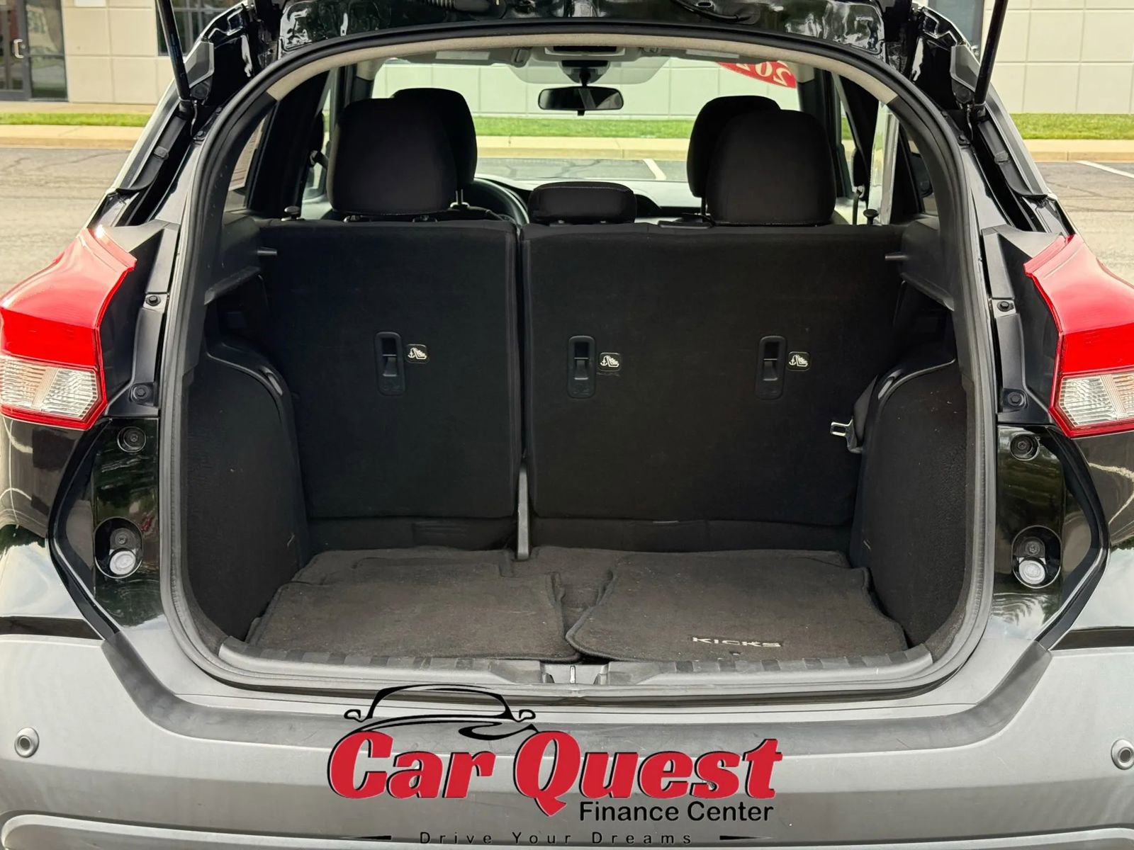Used 2020 Nissan Kicks SV FWD image 14